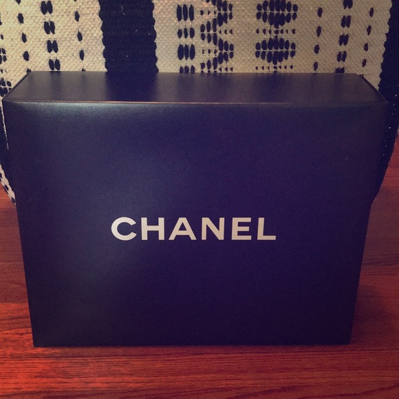 XL Box - Picture 1 of 1